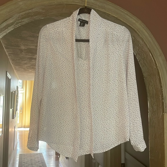 BUNDLE of 2/Blouses - Picture 3 of 11